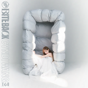 裸体比基尼美女虑待尿口
